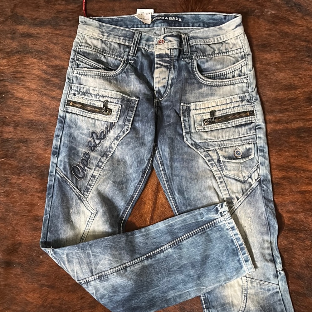 Slim Straight Blue Jeans with Distressed Vintage Style